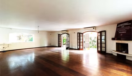 CASA COM 4 DORMITÓRIOS A VENDA PINHEIROS
