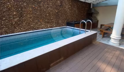 Casa em condominio com 289 m2, 3 suítes, piscina e 4 vagas, a venda em Moema