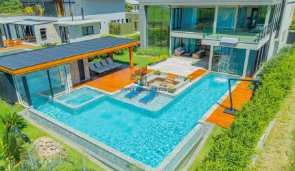 Linda casa de alto padrão no condomínio Fazenda Serra Azul