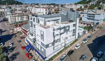 Cobertura com 03 Suítes Semi Mobiliada no Bairro Aparecida em Flores da Cunha