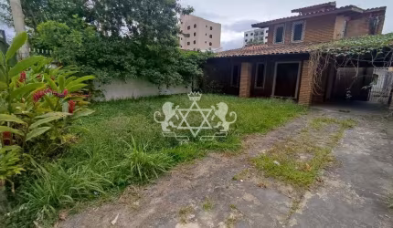 Sobrado com edícula à venda, a 30 metros da praia Martin de Sá, Caraguatatuba, SP