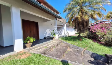 Sobrado à venda próximo a Praia localizado excelente  Bairro Indaiá, Caraguatatuba, SP