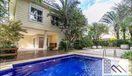 Casa de Alto Padrão em Condomínio de 4 Dormitórios (710,04m²), 4 Suítes, 5 Vagas. Bairro nobre da zona Sul