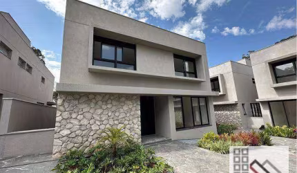 Casa em Condomínio 4 Dormitórios (828,66m²), 4 Suítes, 6 Vagas. Jardim com fundo para a Hípica