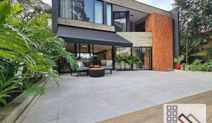 CASA BELÍSSIMA MOBILIADA &amp; DOCORADA,3 DORMITÓRIOS (408m²), 3 SUÍTES, RECÉM REFORMADA, 3 VAGAS