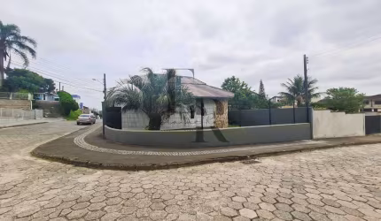 Casa com 3 quartos à venda na RUA Juruti, 1, Costa e Silva, Joinville por R$ 995.000