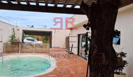 Casa com piscina no Vale do Igapó