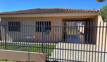 Casa para Venda em Guarapuava, Santa Cruz, 3 dormitórios, 1 suíte, 1 banheiro, 2 vagas