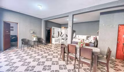 Casa térrea estilo chácara com 3 dormitórios tem 514 metros total