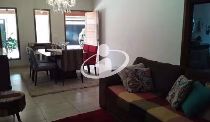 Casa com 3 quartos à venda no Morada Nova, Uberlândia  por R$ 850.000