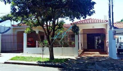 Casa à venda em Maringá, Zona 8, com 3 quartos, com 165 m²