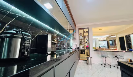 Casa à venda em Maringá, Jardim Oriental, com 3 quartos, com 240 m²
