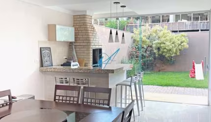 Sobrado à venda em Maringá, Zona 07, com 3 suítes, com 250 m²