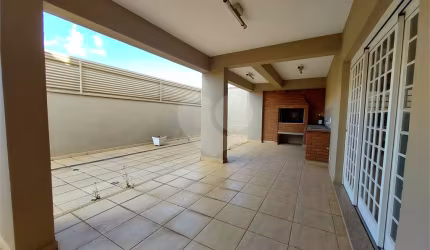 Casa com 3 quartos à venda ou para locação em Centro - SP