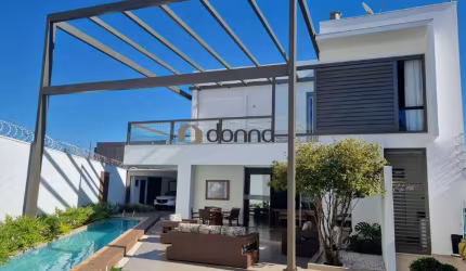 Linda Casa Moderna com Piscina Privativa e Loja Anexa Alugada – Bairro Santa Maria