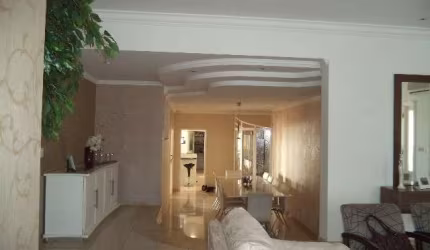 Imóvel de Luxo no Bairro Maceno: Casa de 4 suítes, 4 salas, 9 banheiros, 6 vagas e 750m² em São José do Rio Preto-SP!