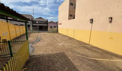 Terreno para alugar, 700 m² por R$ 6.000/mês - Boa Vista - Uberaba/MG