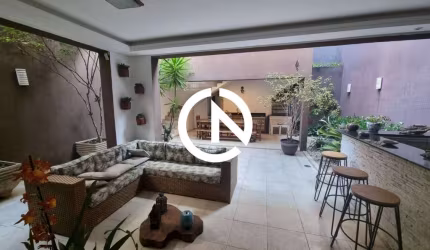 Casa de Vila Reformada: 3 Suítes e Aquecimento Solar