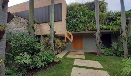 Casa com 4 suítes, 3 vagas - 480m²