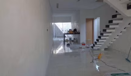 DISPONÍVEL LINDO Sobrado de 03 Dormitórios à venda no Bairro Vila Guilhermina - Praia Grande/SP