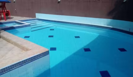 CASA ISOLADA 07 suítes, Piscina enorme,  Área Gourmet gigante, 10 vagas de garagem, 497 m2 de área útil. no centro do CAIÇARA em Praia grande - SP