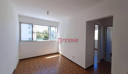 Apartamento com 2/4 para alugar - Costa Azul, Salvador/BA