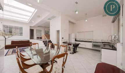 Casa ampla com 6 dormitórios no Campo Comprido