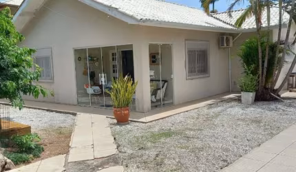 Casa com 3 quartos à venda na Rua Durval Pires da Cunha, 93, Sambaqui, Florianópolis, 157 m2 por R$ 2.100.000