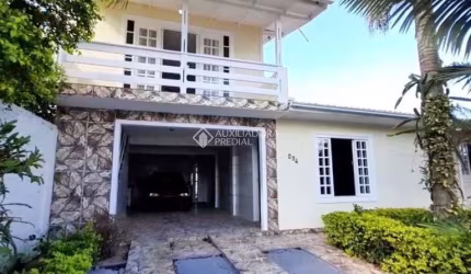 Casa com 3 quartos à venda na Rua Luiz Aléssio Lenhani, 234, São Sebastião, Palhoça, 171 m2 por R$ 630.000