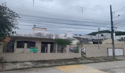 Casa com 3 quartos à venda na Rua Luiz Aléssio Lenhani, 395, São Sebastião, Palhoça, 170 m2 por R$ 750.000
