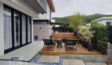 Casa com 3 quartos à venda na Rodovia Doutor Antônio Luiz Moura Gonzaga, 3156, Rio Tavares, Florianópolis, 180 m2 por R$ 2.300.000