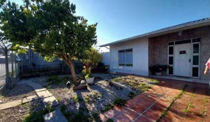 Casa com 3 quartos à venda na Rua Treze de Junho, 896, Flor de Nápolis, São José, 105 m2 por R$ 450.000