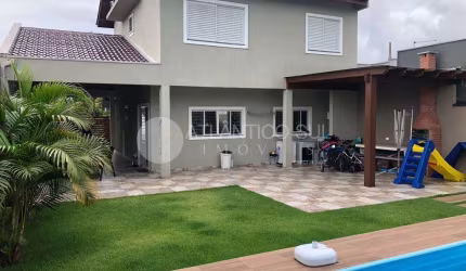 Sobrado no Litoral , 4 quartos com ar condicionado quente frio, ampla sala, 2 wc