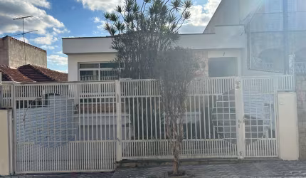 Deslumbrante casa tipo para venda com 4 quartos, sendo 2 suítes, 256m²