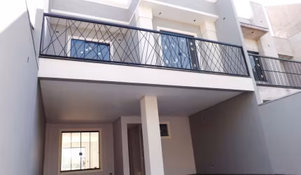 VENDE-SE SOBRADO TRI PLEX C/ PISCINA. JD. DIAS I