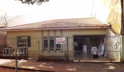 VENDE-SE 2 CASAS NO TERRENO COMERCIAL. JD. ALVORADA