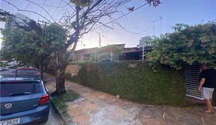 Vendo casa com 4 quartos,uma suúite 350m² -Casa Forte -Recife
