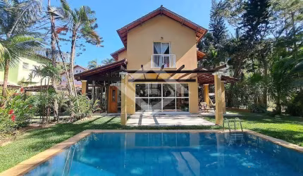 Casa Triplex Colonial - 4 suítes- 300m² - Vargem Grande
