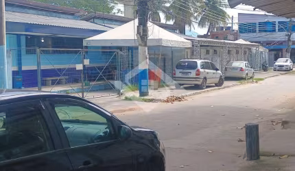 Casa com Comercio e garagem