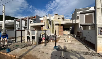Casa Sobrado à venda com 03 dormitórios, no Sertão do Maruim em São José.