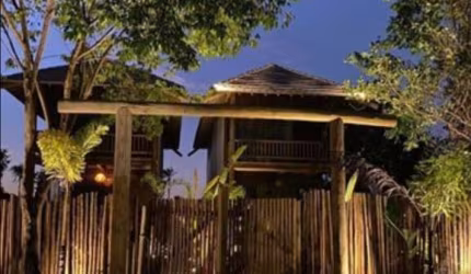 Casa duplex para venda em condomínio fechado com piscina com 4 quartos e 3 suítes próximo a praia na peninsula de Maraú em Taipú de Fora