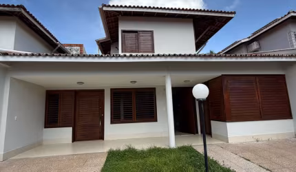 Linda casa em condomínio