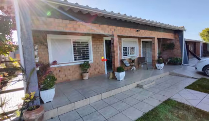 Excelente residência com piscina em Mariluz !!