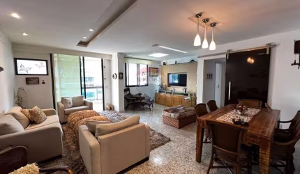Lindo apartamento em Charitas, com uma grande sala, 2 quartos, 3 banheiros e uma linda vista para a praia.