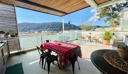 Linda CASA TRIPLEX em São Francisco com 04 quartos, sendo 03 suítes, 02 vagas em condomínio fechado por apenas R$ 1.590.000,00.