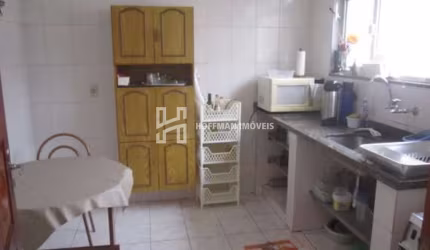 Sobrado com 3 Quartos, 1 Suíte, 3 banheiros à venda - Santo Antônio