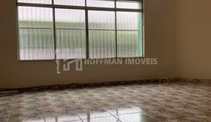 Sobrado de esquina residencial com 3 dormitórios e cômodos grandes