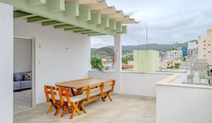 Apartamento com 3 quartos para alugar na Rua Capitão Romualdo de Barros, 997, Carvoeira, Florianópolis por R$ 3.800