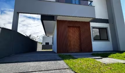 Linda Casa Duplex com 03 quartos sendo uma suíte na Palhoça - SC
