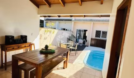 Sobrado com piscina e edícula 150m² Jardim Itu